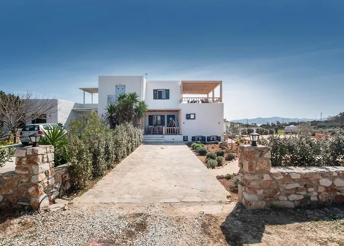 Emily Parikia (Paros)