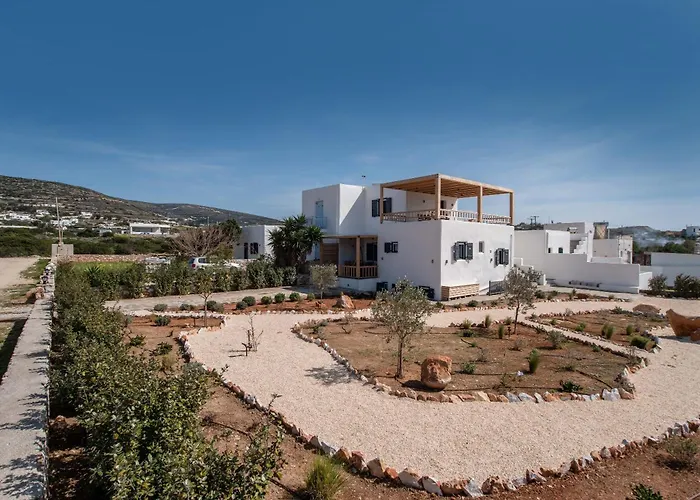 Emily Parikia (Paros)