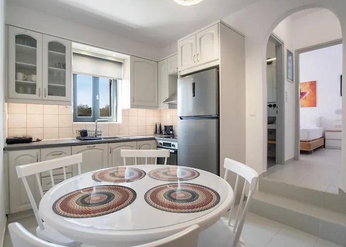 Emily Parikia (Paros)