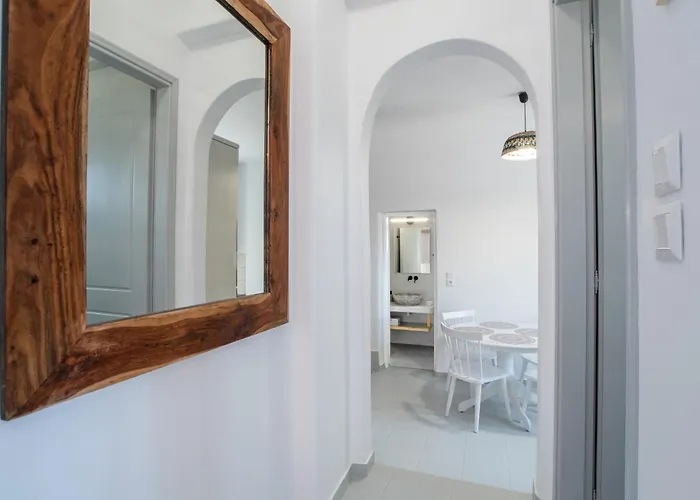 Emily Parikia (Paros)