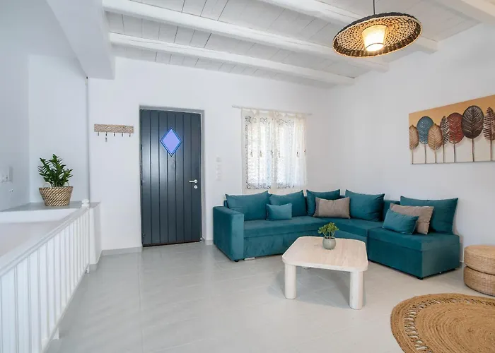 Emily Parikia (Paros)